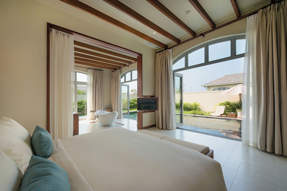 Basic Villa photo 3