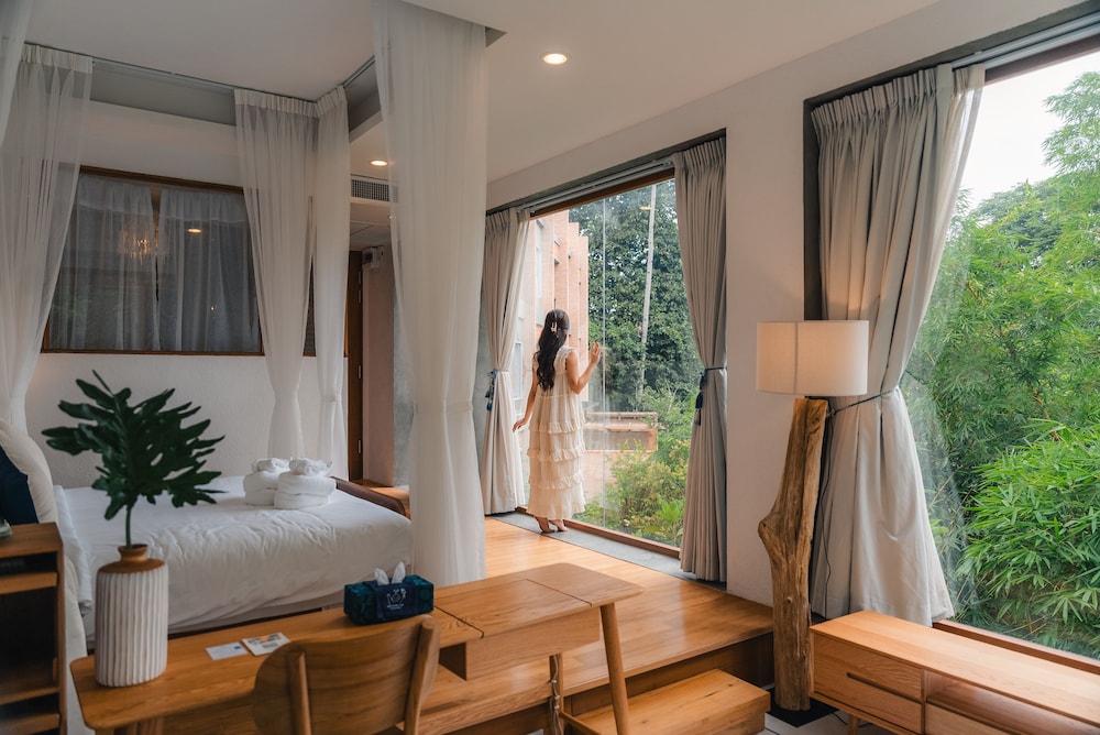 Honeymoon Suite with Bathtub on the Balcony - Photo 1