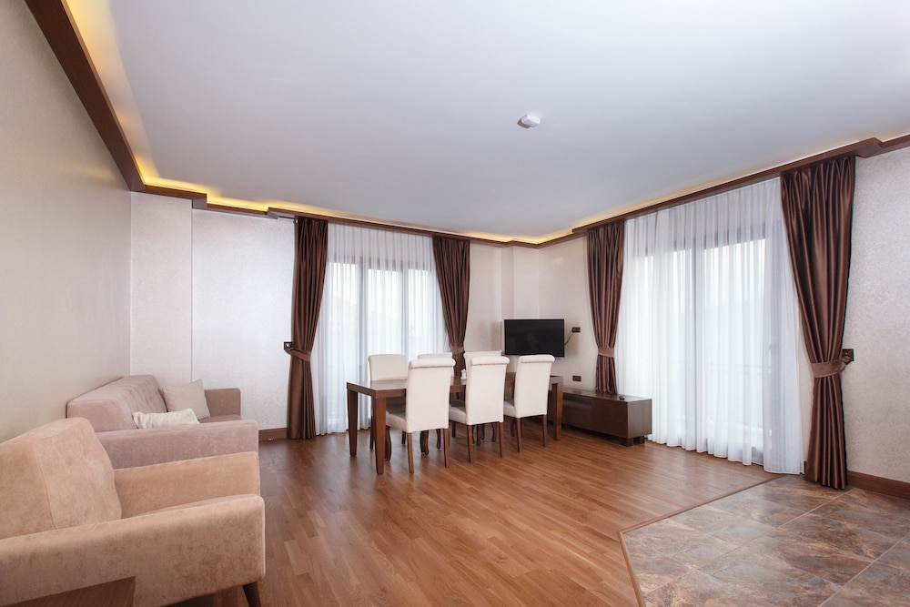 Standard Room With Kitchen (Basement Floor) thumbnail 6