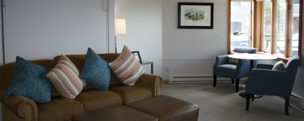 Southwind - Ocean View 1 Bedroom Suite - Kitchen, Fireplace, Spa Tub, Deck photo 3
