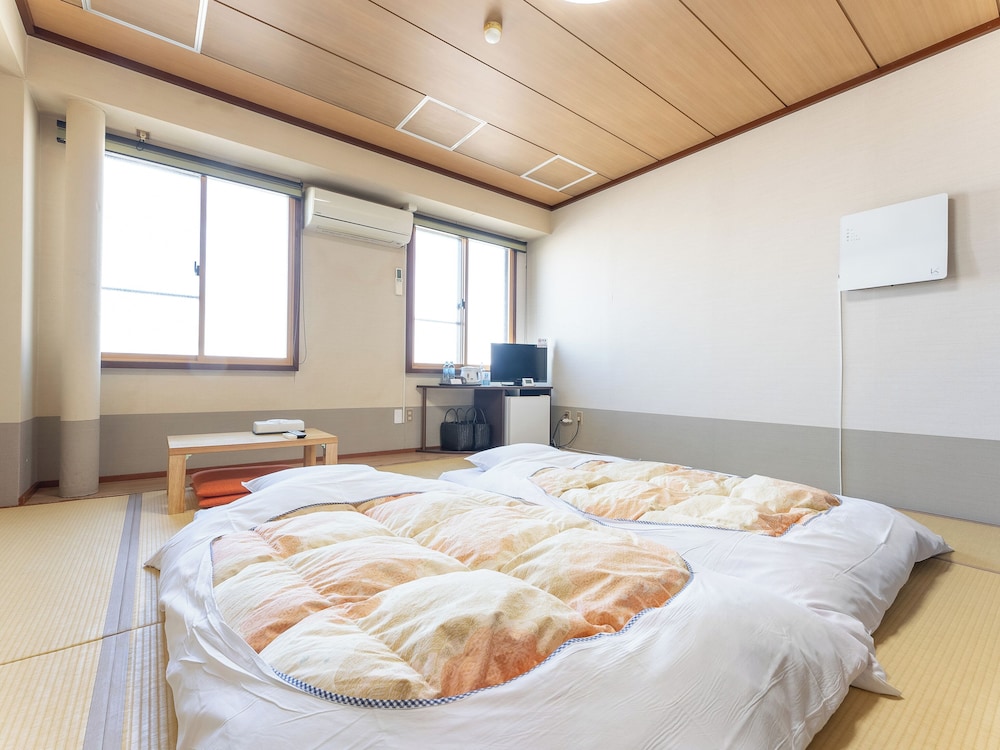 Japanese Style Room For 1~4 People, Shared Bathroom, Non Smoking