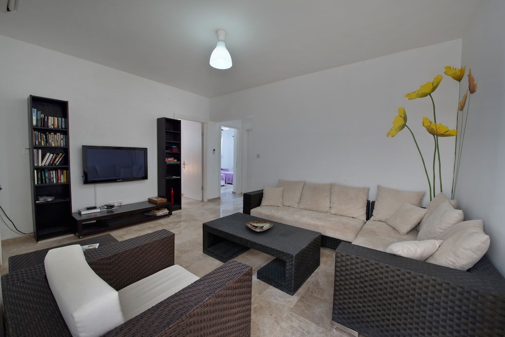 Villa photo 2