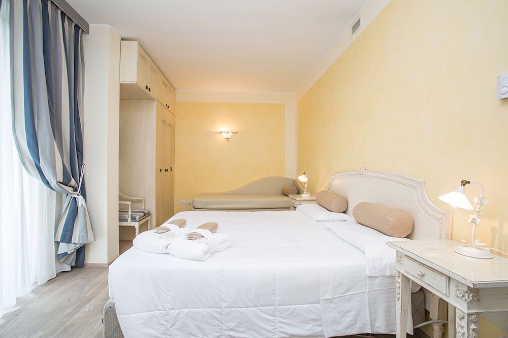Standard Double or Twin Room - Photo 3