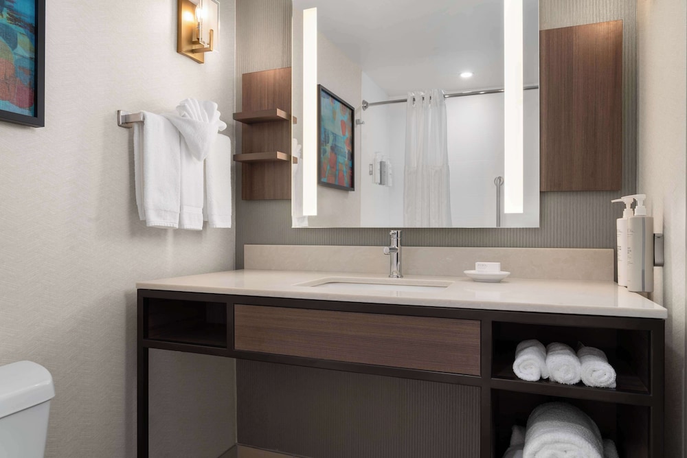 Junior Suite, Accessible - Photo 3