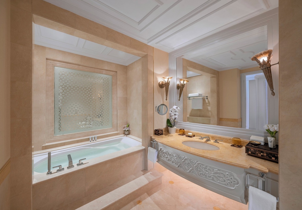 Deluxe Room, 2 Twin Beds, Garden View — photo 4