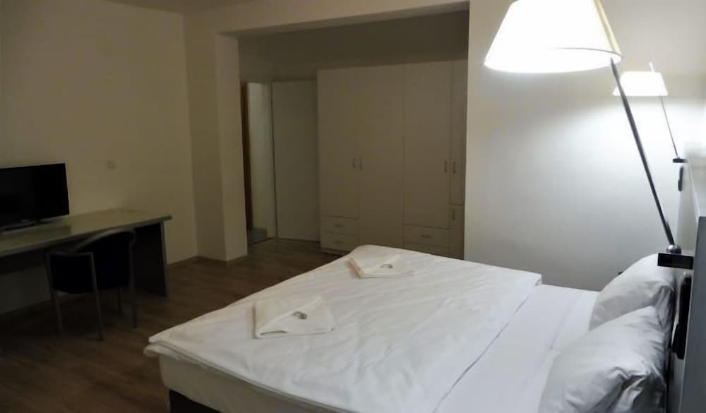 Standard Double Room, 1 King Bed (+ Extra Bed) photo 2