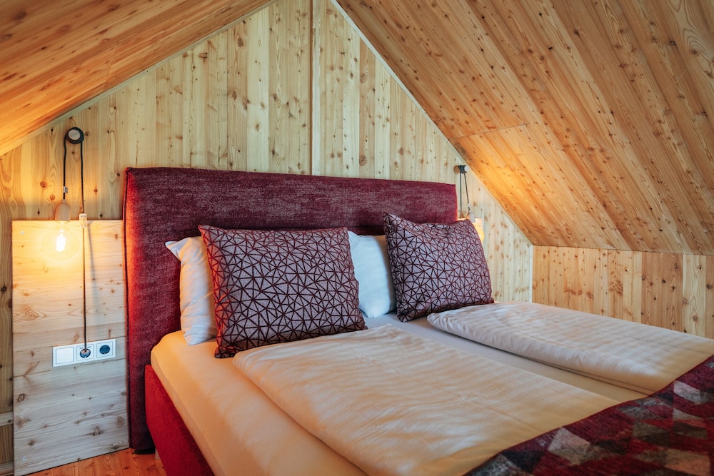 Deluxe Chalet, 1 Bedroom, Bathtub, Lake View (incl. City Tax) photo 3