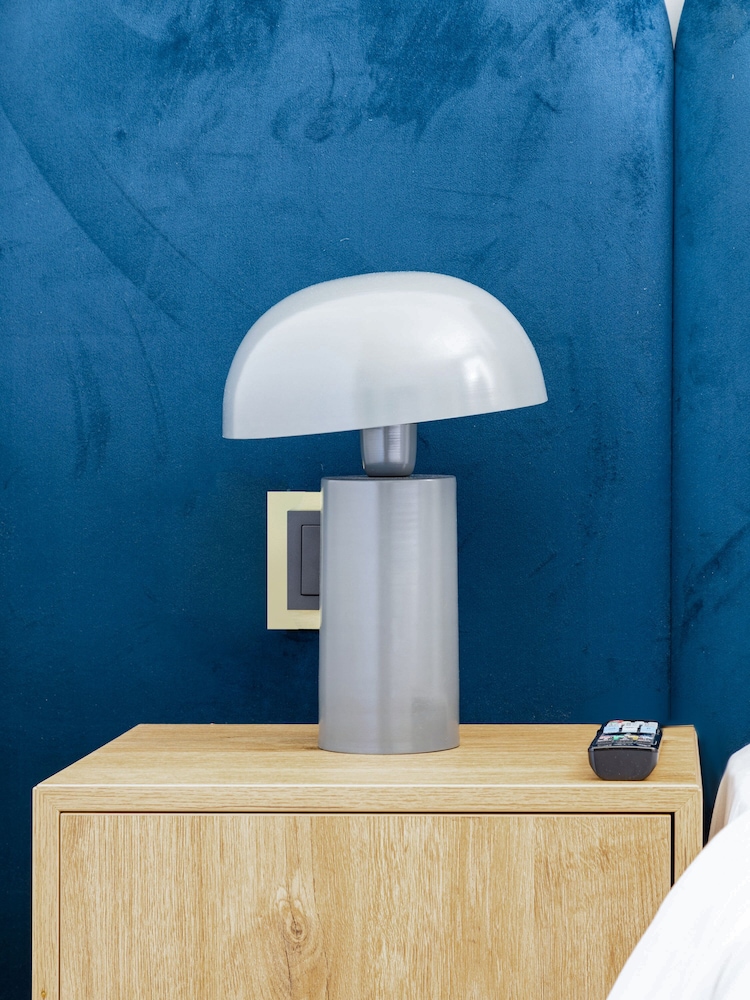 Medium Studio with Kitchenette - Photo 4