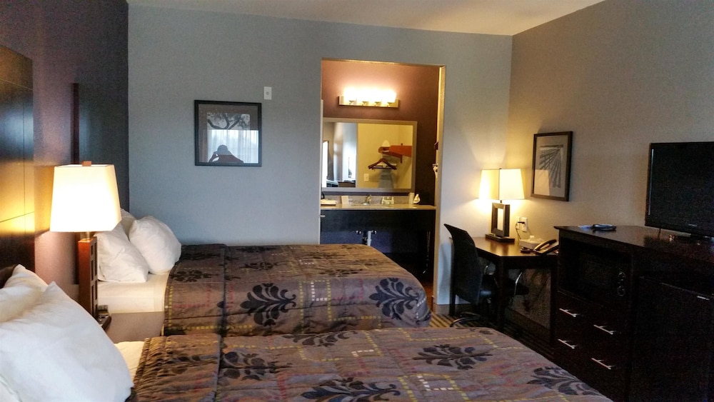 Deluxe Suite, 2 Queen Beds, Non Smoking photo 2