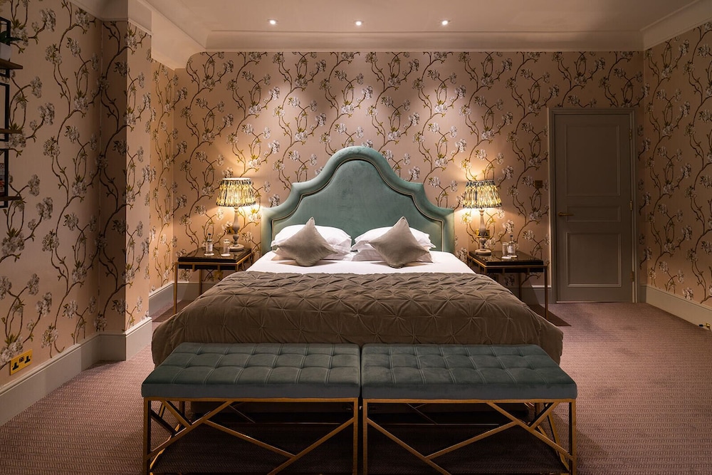 Premium Suite, 1 King Bed photo 3
