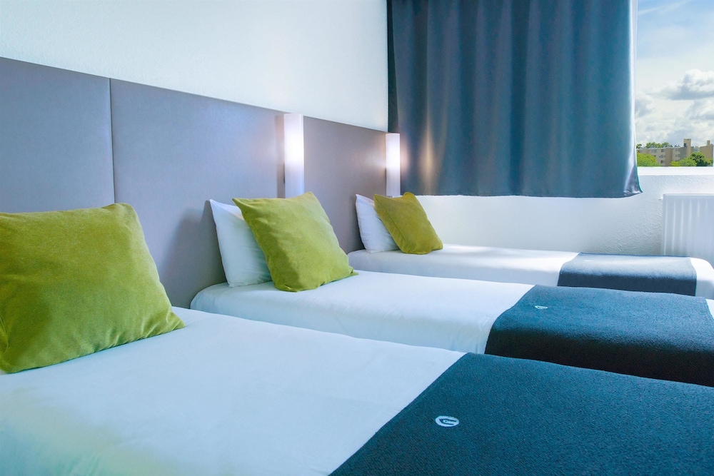 Standard Room, 3 Twin Beds - Photo 1
