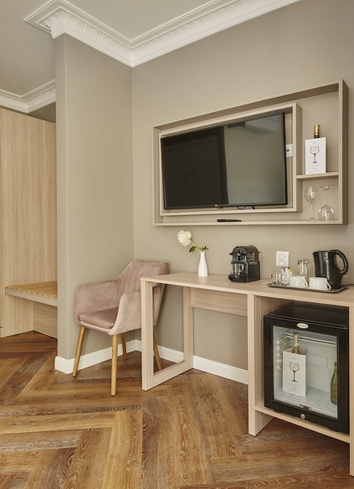 Classic Double or Twin Room - Photo 9