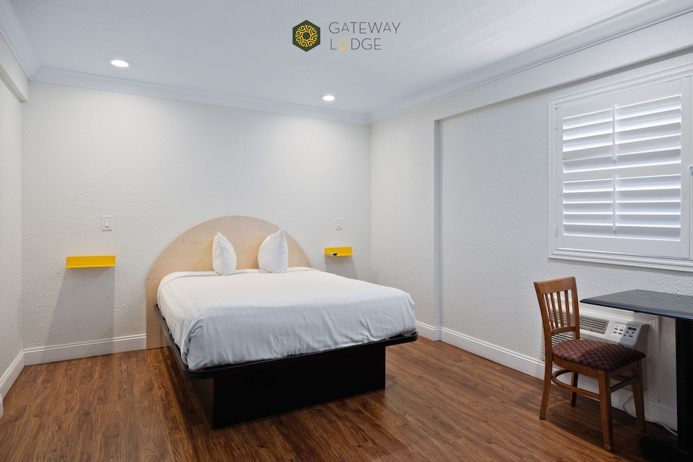 Classic Single Room, 1 Queen Bed, Accessible photo 1
