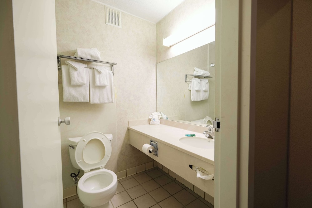 Suite, 1 King Bed, Fireplace - Photo 7