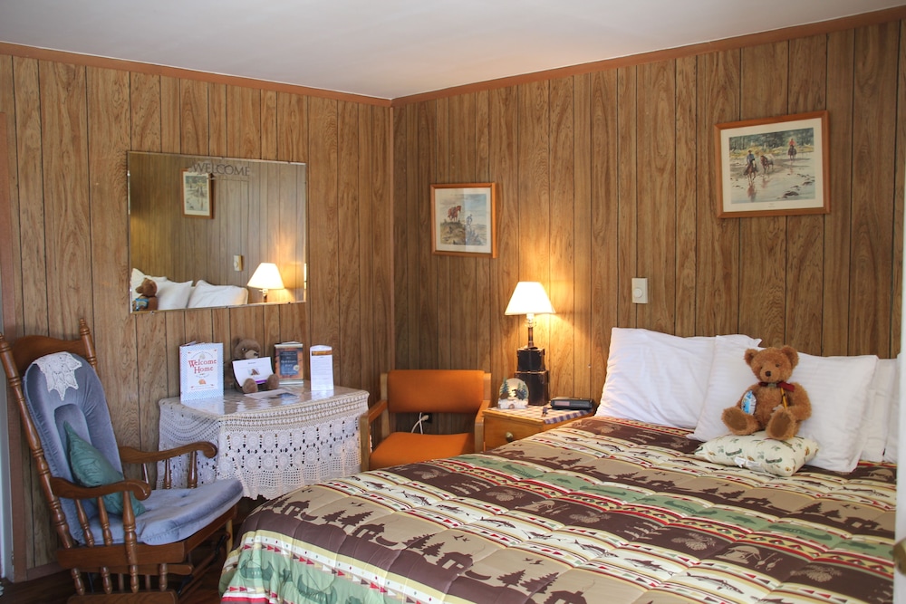 Classic Room (#18, 1 King) photo 1