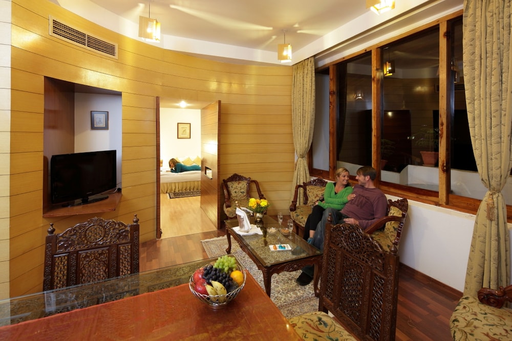 Deluxe suite ( Orchard View) - Photo 2