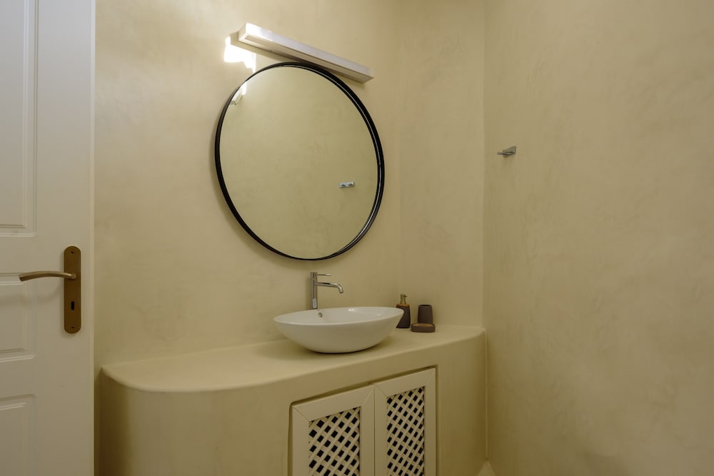 Superior Apartment (Outdoor Hot Tub) - Photo 16