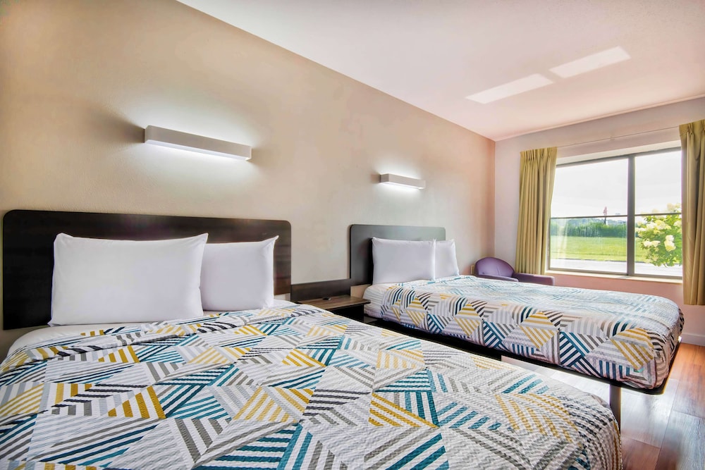Standard Room, 2 Double Beds, Non Smoking - Photo 2