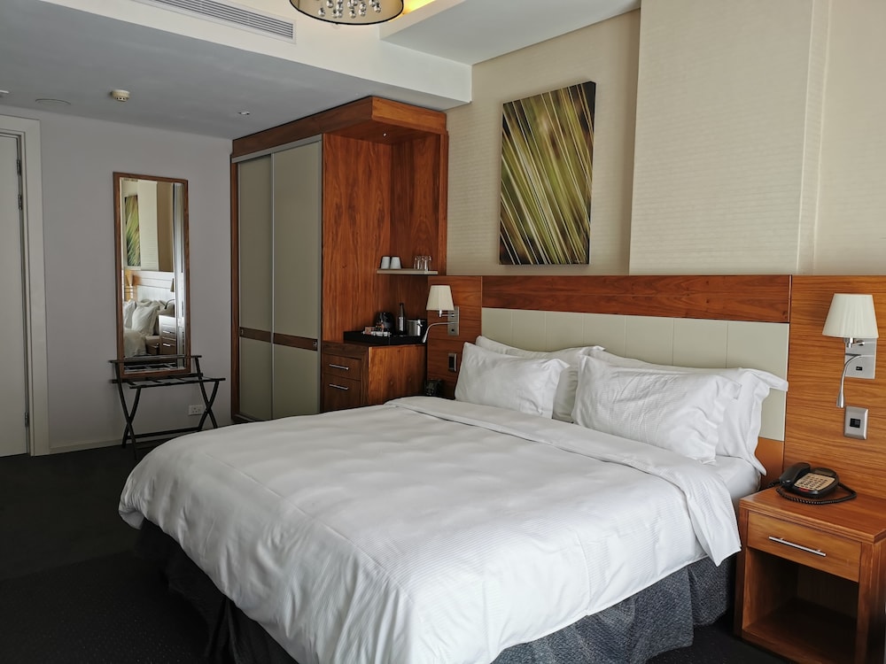 Room, 1 Queen Bed, Accessible - Photo 6
