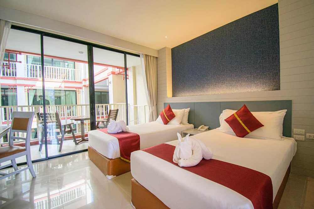 Deluxe Room, 2 Twin Beds, City View