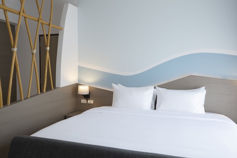 Junior Suite, 1 King Bed - Photo 5