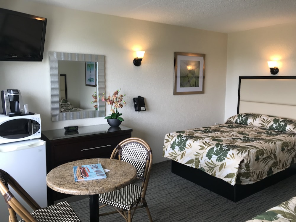 Poolside Motel Room, 2 dbl bed, Type C photo 1
