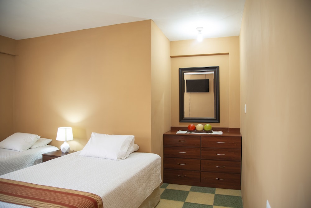 Standard Double Room (1 Full, 1 Twin Beds) photo 2