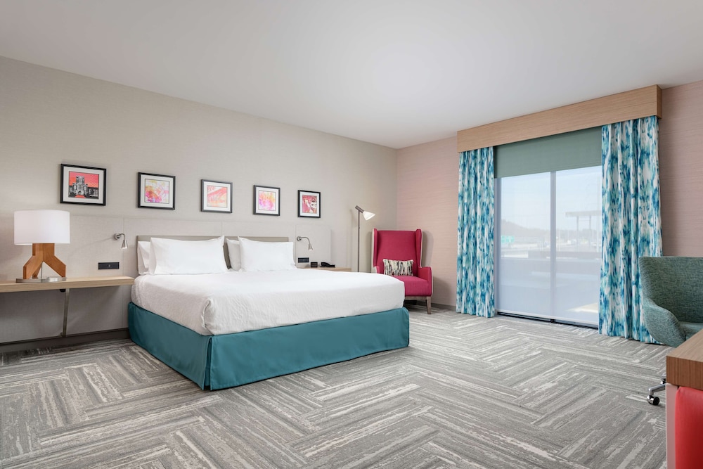 Room, 1 King Bed, Accessible (Hearing) - Photo 1