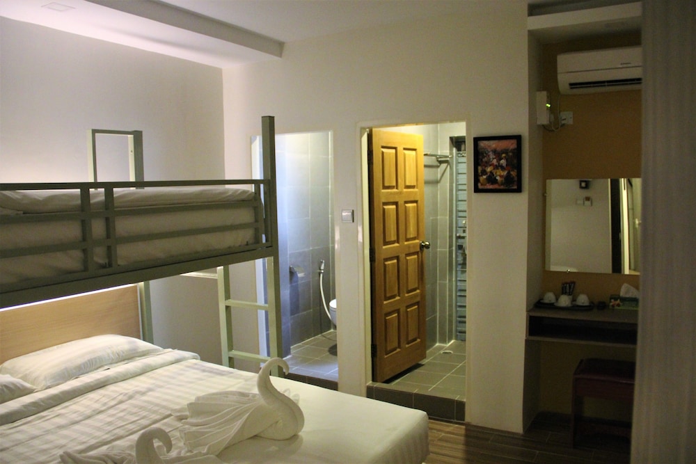 Superior Triple Room photo 2
