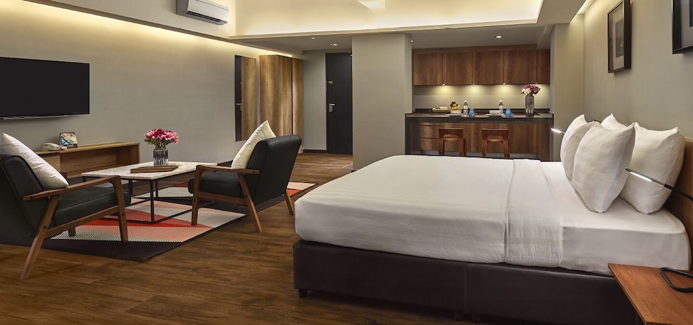 Standard Suite, 1 Queen Bed photo 1