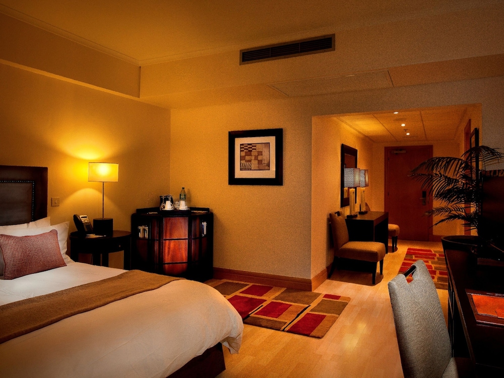 Superior Room, 1 King Bed, City View - Photo 3