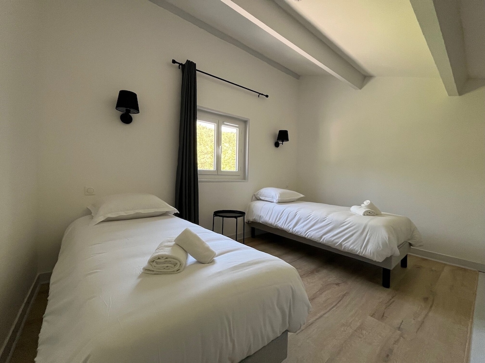Superior Quadruple Room photo 2