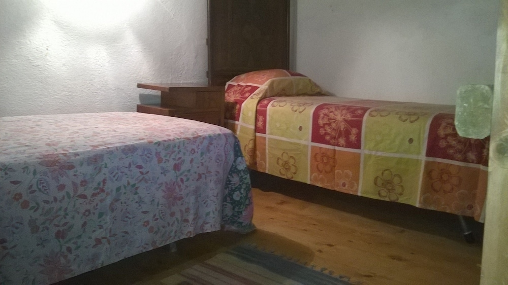 Double or Twin Room, 1 Bedroom, Shared Bathroom photo 3