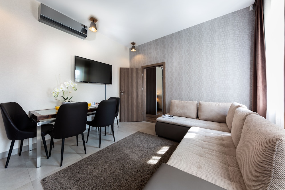 Deluxe Apartment, City View photo 2