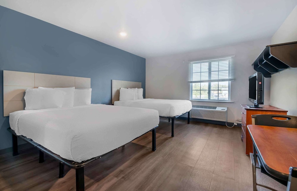 Standard Studio, 2 Queen Beds, Non Smoking, Refrigerator & Microwave photo 3