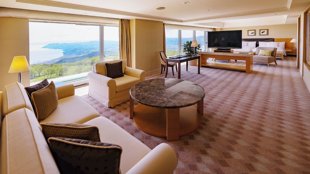Suite, 1 Bedroom - Photo 2