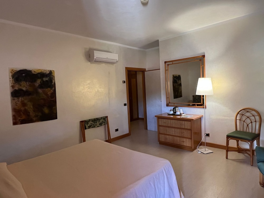 Classic Studio Suite, 1 Double Bed, Non Smoking, Garden View photo 1