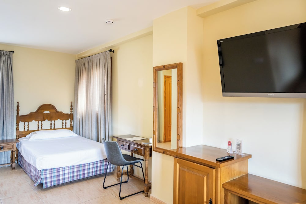 Standard Triple Room (2 adults + 1 child) photo 3