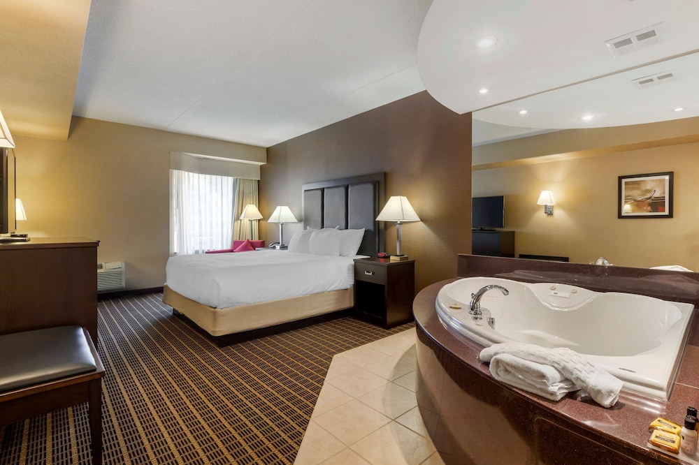 Suite, 1 King Bed, Non Smoking, Jetted Tub