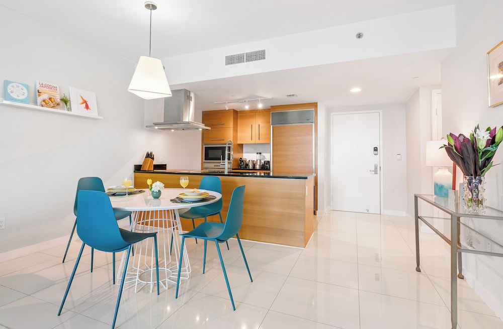 Boutique Apart, 1 King & Sofa Bed, Sauna, River/City Views, Balcony2307