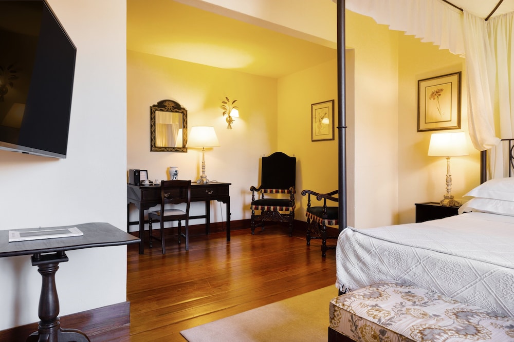 Suite - Photo 16