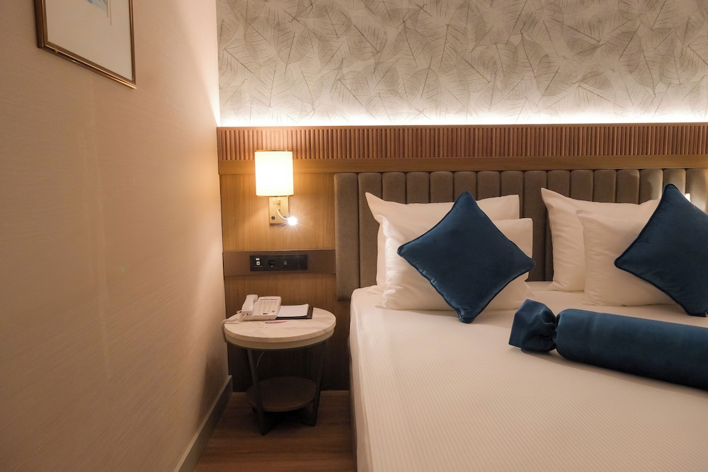 Standard Room, 1 King Bed with Sofa bed, Non Smoking (Inside Garden)