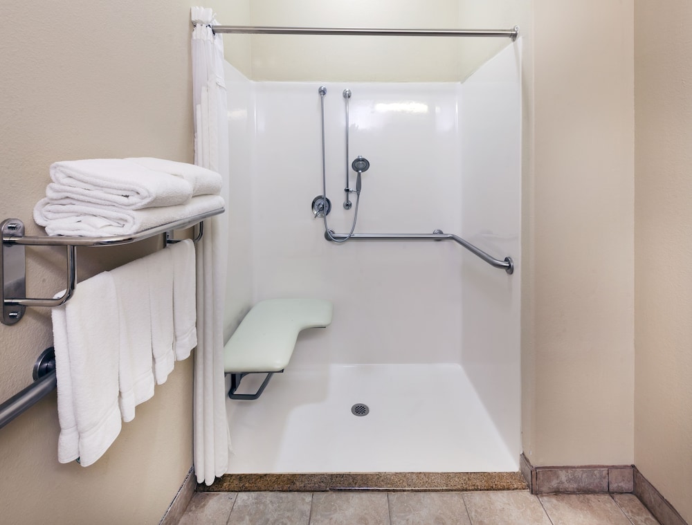 Suite, 1 King Bed, Accessible (Mobility, Roll-In Shower) photo 3