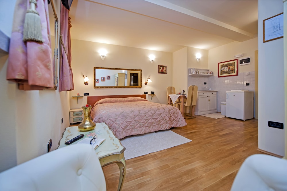 Deluxe Studio, Kitchenette, Ground Floor