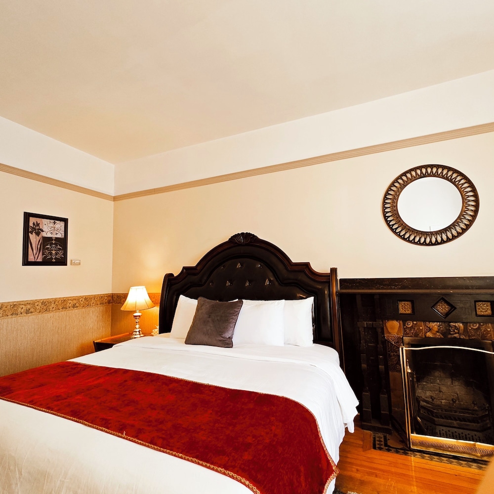 Classic Double Room, 1 King Bed, Ground Floor photo 3