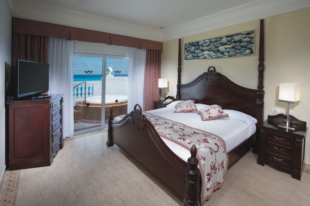 Suite, Jetted Tub, Ocean View (B2C) (photo 1 of 4)