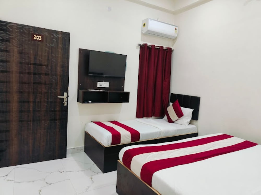 Deluxe Triple Room, City View