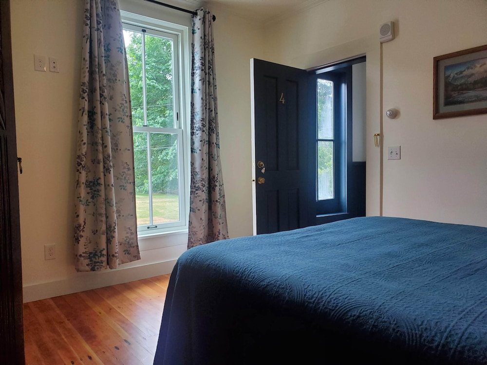 Room 4 with Shared Bath photo 1