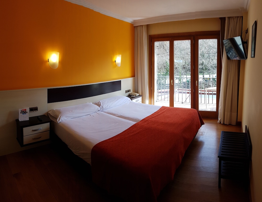 Twin Room - Photo 5