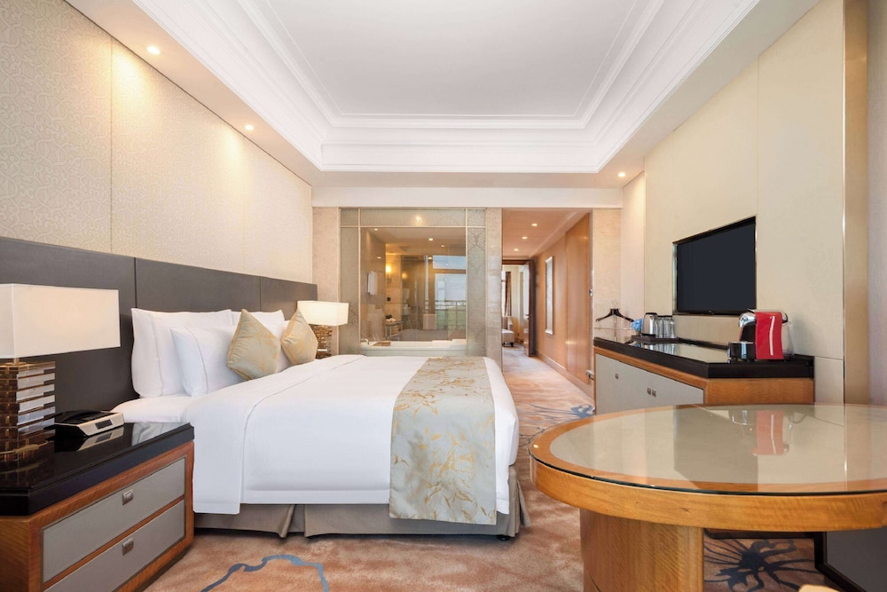 Executive Suite, 1 King Bed, Non Smoking, Ocean View